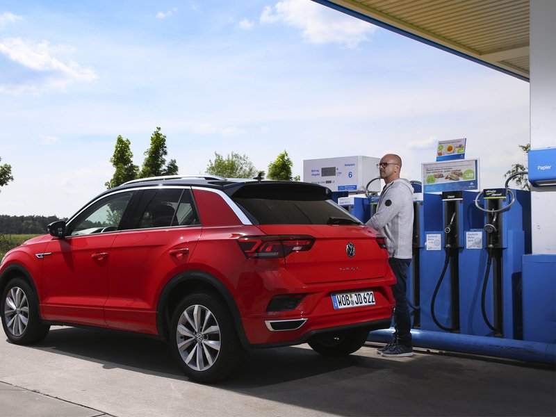 Bild tanken-umfrage-spritpreise-alternativlos-auto.jpg